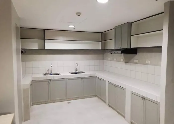 Real Residences 8a * Manila